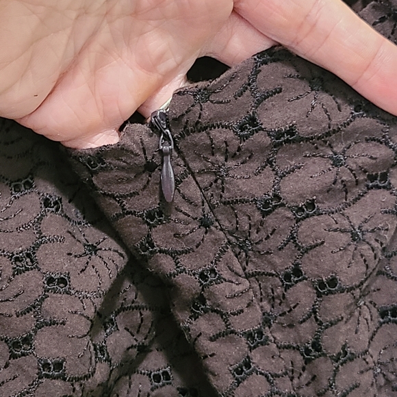 Sale! Embroidered Crop Top EUC - Picture 5 of 6